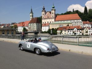 Die perfekte Kulisse für Auto-Raritäten.
