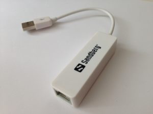 Mit einem USB-Netzwerkadapter kommt man mit dem MacBook alternativ zum WLAN ins Internet