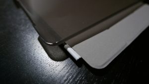 Das Olixar Apple iPad Mini 4 Smart Cover bietet einen zuverlässigen Schutz für die Vorder- und Rückseite